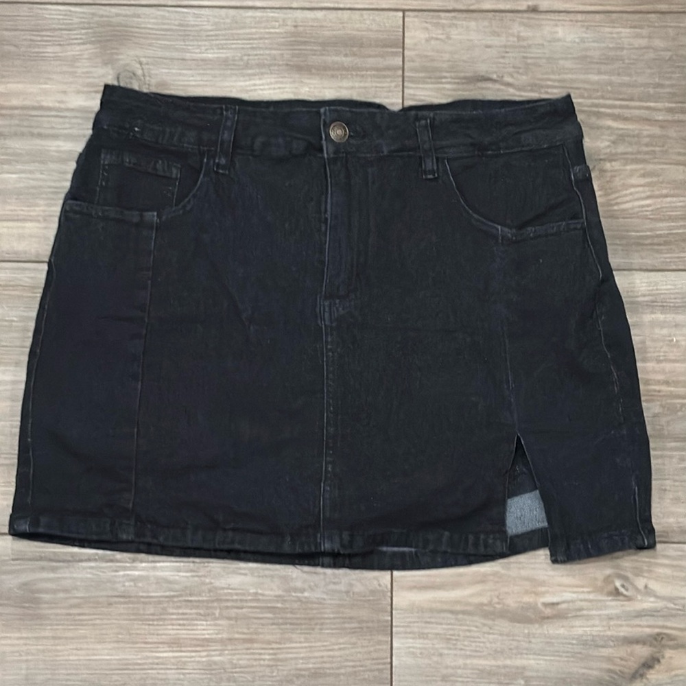 Black Jeans Skort Skirt with Shorts Underneath Women’s Size Large W/ 5 Pockets